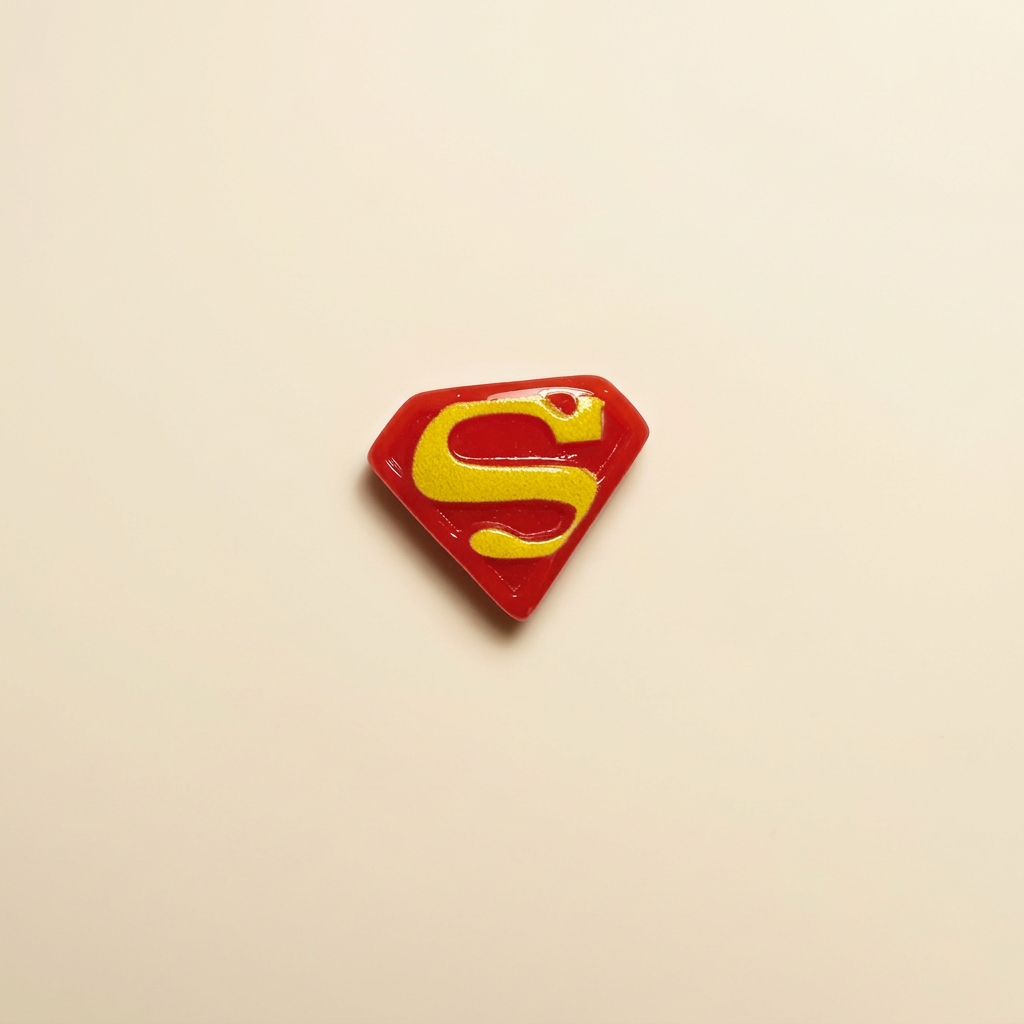 Superman S Triangle - Warm Ivory Background